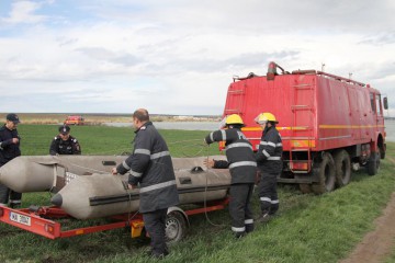 ISU Dobrogea avertizează: Evitaţi activităţile recreative pe lacurile îngheţate